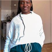 Étudiante en droit donnant des cours de français en ligne